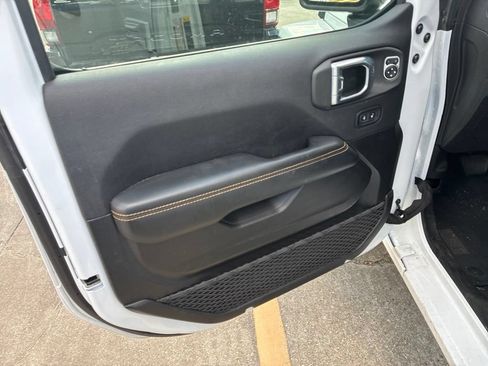 Used 2025 Jeep Wrangler Unlimited Sahara AWD/4WD image 20