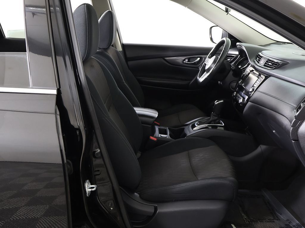 Used 2017 Nissan Rogue SV AWD/4WD image 31