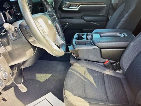 Used 2023 Chevrolet Silverado 1500 LT image 2