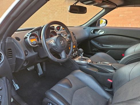 Used 2010 Nissan 370Z Touring image 10