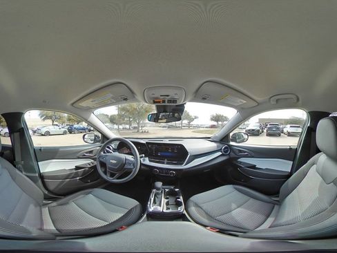 Used 2025 Chevrolet Trax LT image 42