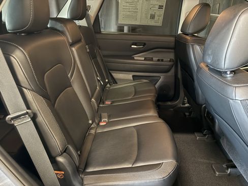 Used 2023 Nissan Pathfinder SL image 36