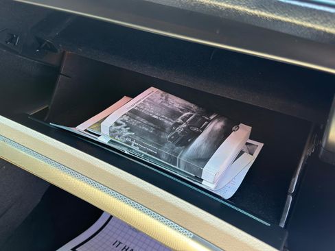 Used 2016 Ford Explorer XLT image 32