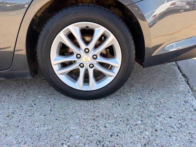 Certified 2017 Chevrolet Malibu LT w/ Leather Package FWD image 10