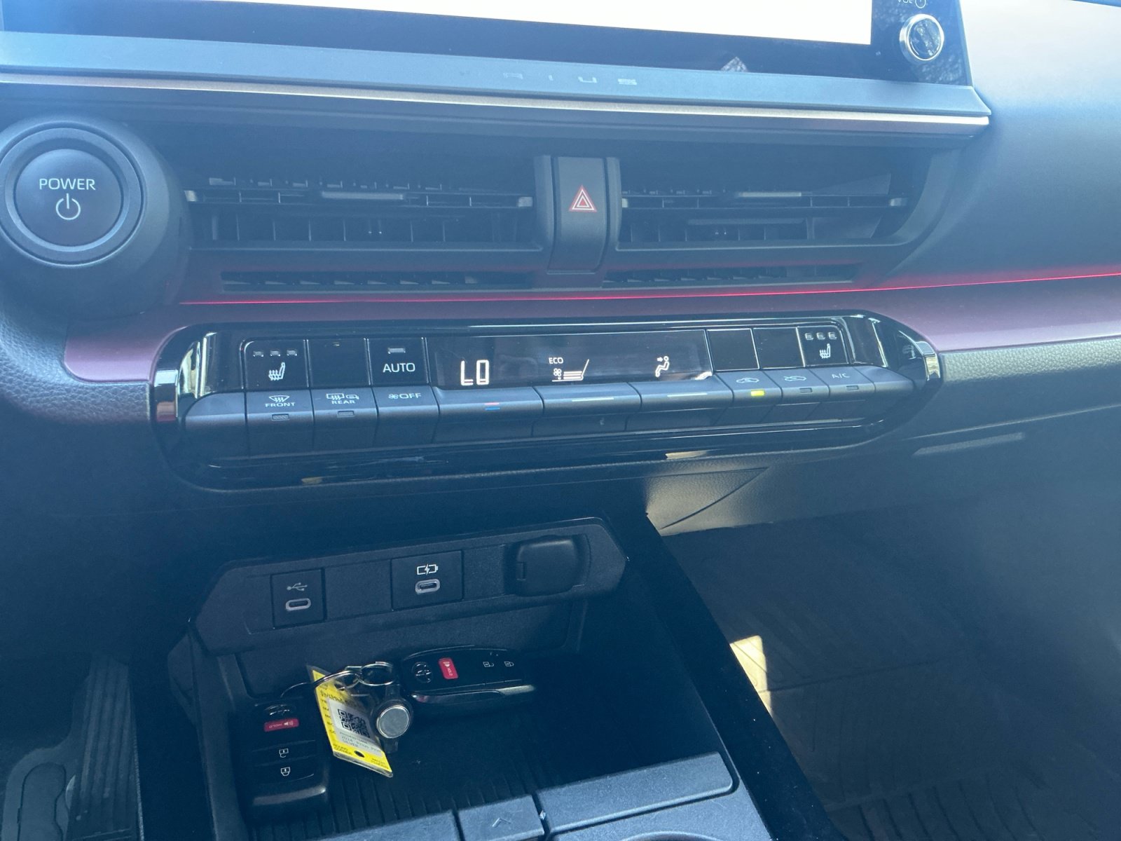 Used 2024 Toyota Prius Prime FWD image 30