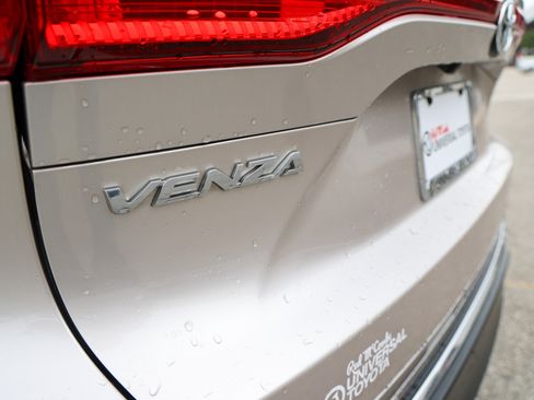 Used 2024 Toyota Venza Limited AWD/4WD image 12