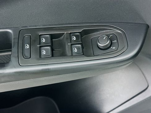 Used 2024 Volkswagen Taos S FWD image 15