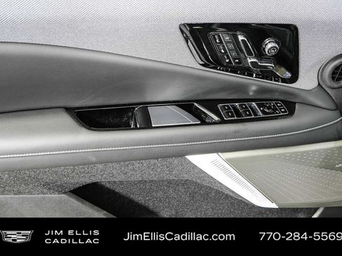 Used 2025 Cadillac Optiq Luxury 2 w/ LPO, Floor Liner Package AWD/4WD image 6