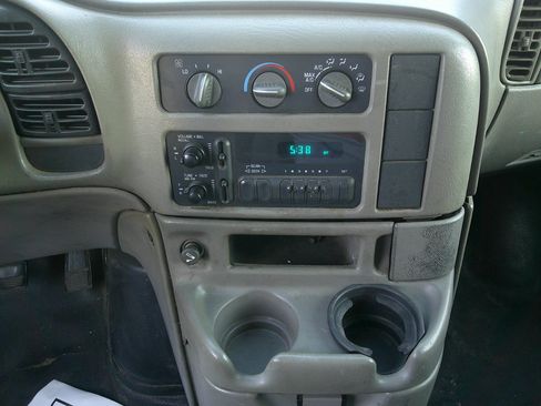 Used 2003 Chevrolet Astro w/ Convenience Pkg image 34