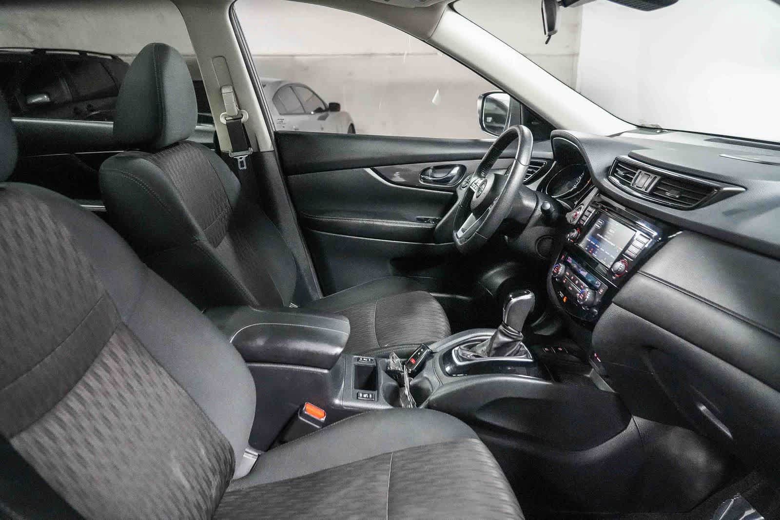 Used 2019 Nissan Rogue SV w/ Sun & Sound Touring Package AWD/4WD image 17