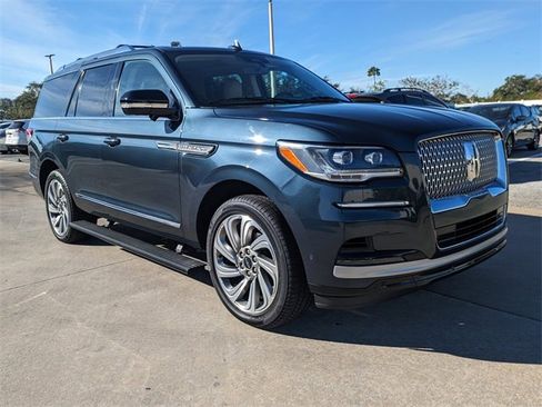 Used 2022 Lincoln Navigator Reserve image 2