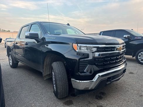 Used 2025 Chevrolet Silverado 1500 LT image 2