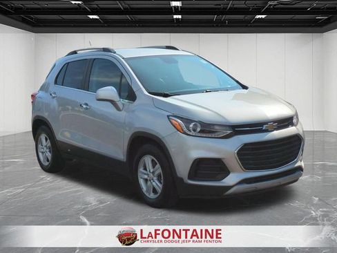 Used 2020 Chevrolet Trax LT w/ LT Convenience Package FWD image 7