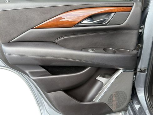 Used 2019 Cadillac Escalade Luxury AWD/4WD image 30
