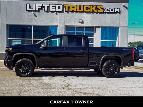 Used 2025 Chevrolet Silverado 2500 Custom w/ Custom Value Package image 5