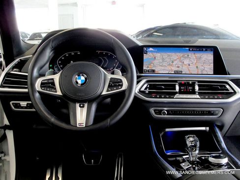 Used 2022 BMW X7 xDrive40i w/ M Sport Package AWD/4WD image 28