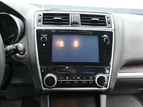 Used 2019 Subaru Outback 2.5i Limited AWD/4WD image 16