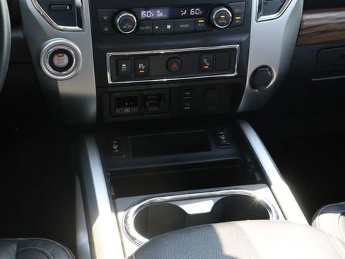 Used 2016 Nissan Titan SL image 13