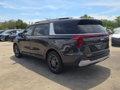New 2026 Kia Carnival EX FWD image 6
