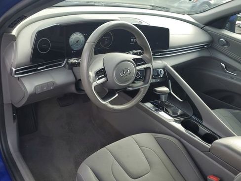 Used 2023 Hyundai Elantra SEL w/ Convenience Package image 18