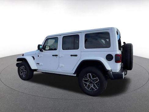 Used 2025 Jeep Wrangler Unlimited Sahara AWD/4WD image 10