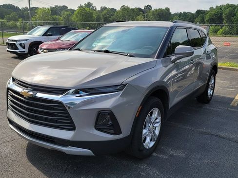 Used 2021 Chevrolet Blazer LT FWD image 2