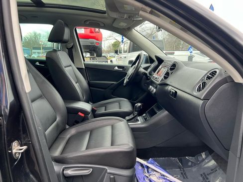Used 2015 Volkswagen Tiguan SEL image 16