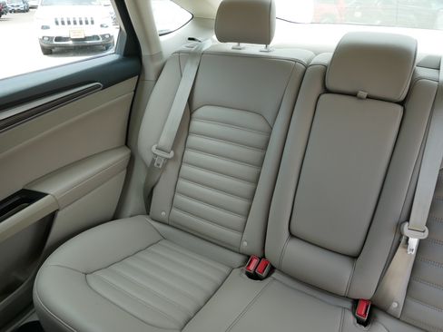 Used 2019 Ford Fusion SEL FWD image 12