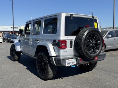 Used 2024 Jeep Wrangler Unlimited Sahara AWD/4WD image 5