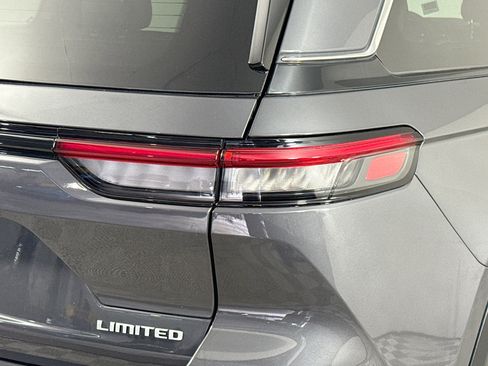 Used 2024 Jeep Grand Cherokee Limited image 32