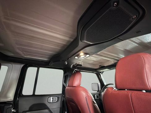 Used 2023 Jeep Wrangler Sahara image 32