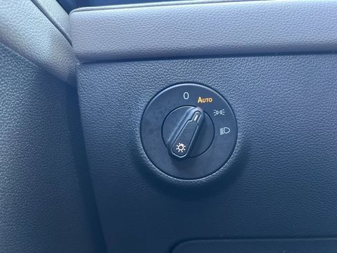 Used 2024 Volkswagen Taos SE image 14