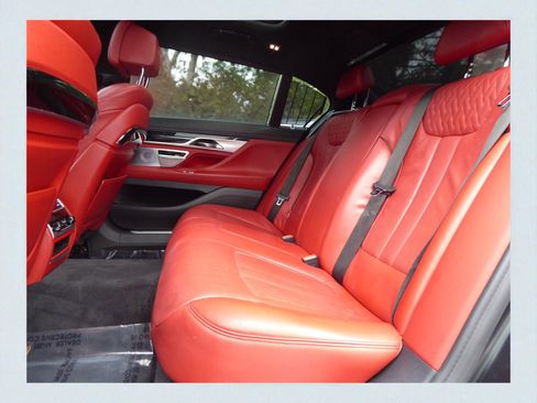 Used 2017 BMW 750i image 17