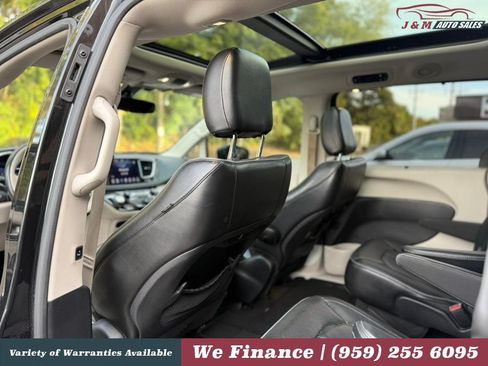 Used 2019 Chrysler Pacifica Limited FWD image 33