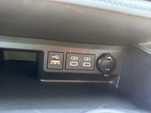 Used 2023 Toyota Highlander XLE AWD/4WD image 21