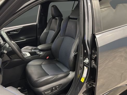 Used 2023 Toyota RAV4 XSE AWD/4WD image 9