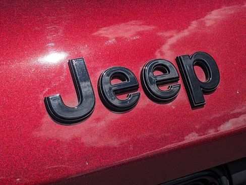 Used 2023 Jeep Grand Cherokee Altitude AWD/4WD image 9