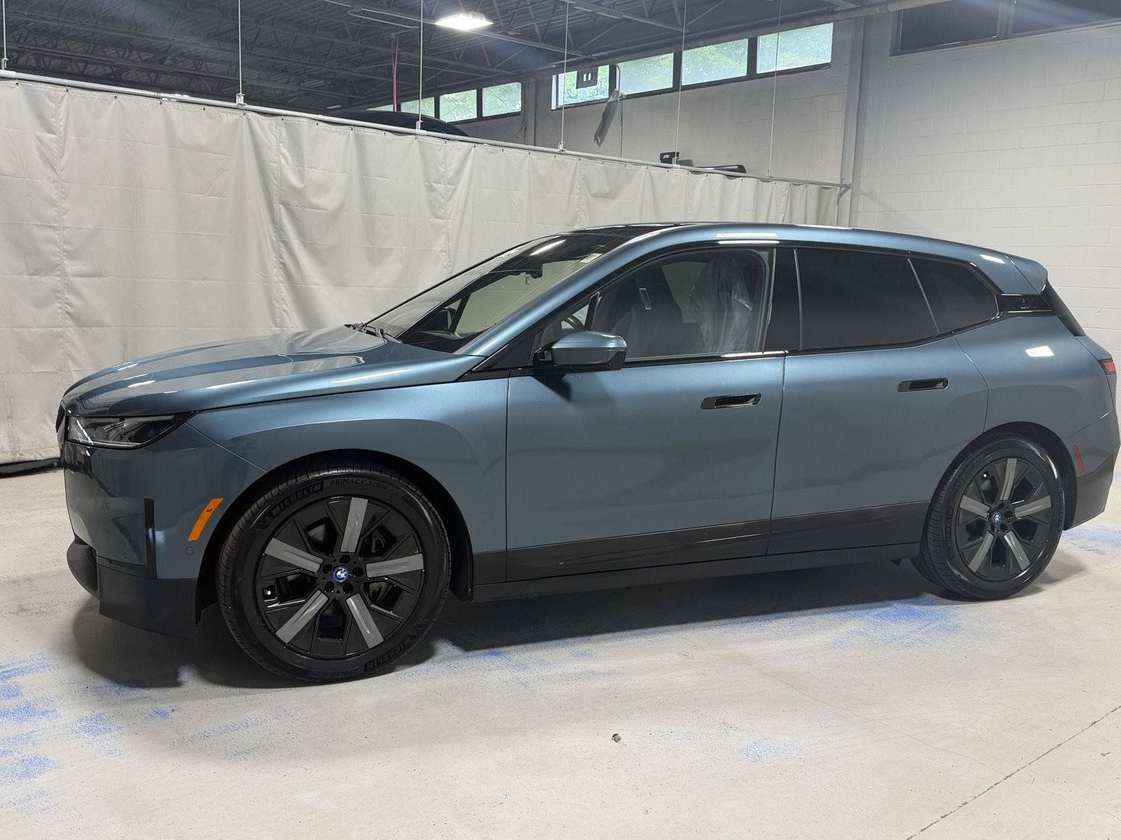 Used 2022 BMW iX xDrive50 w/ Convenience Package AWD/4WD image 15