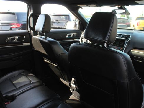 Used 2018 Ford Explorer Limited w/ Equipment Group 301A AWD/4WD image 19