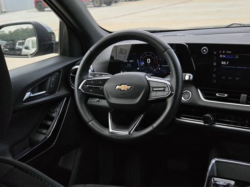 Used 2026 Chevrolet Equinox LT FWD image 17