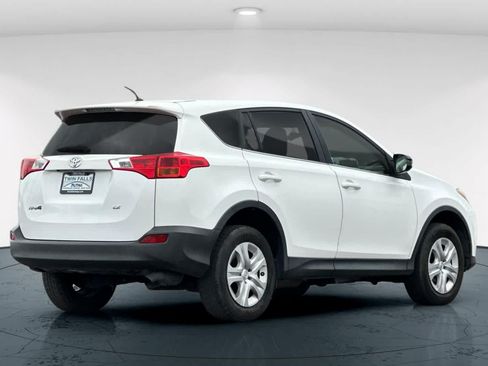 Used 2015 Toyota RAV4 LE FWD image 2
