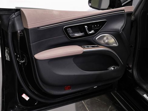 Used 2022 Mercedes-Benz EQS 580 4MATIC Sedan image 41