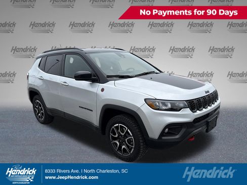Used 2025 Jeep Compass Trailhawk AWD/4WD image 1