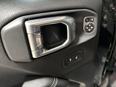 Used 2020 Jeep Wrangler Unlimited Sahara AWD/4WD image 21