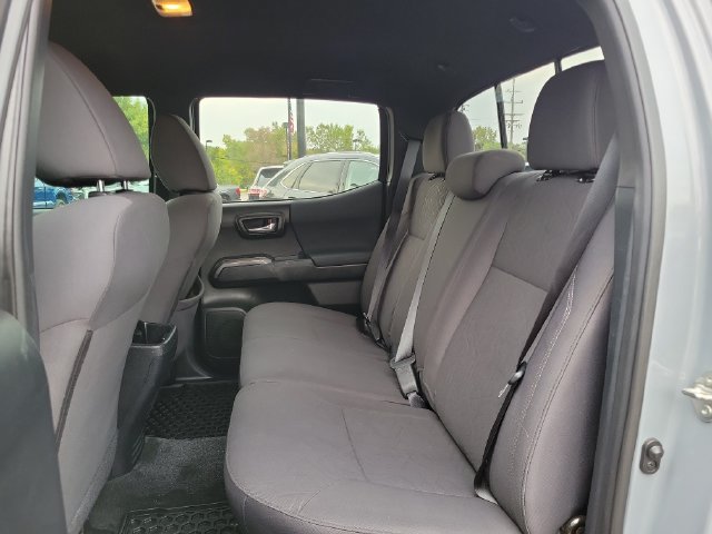 Used 2018 Toyota Tacoma TRD Sport AWD/4WD image 25