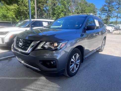 Used 2020 Nissan Pathfinder SV w/ Cargo Package image 2