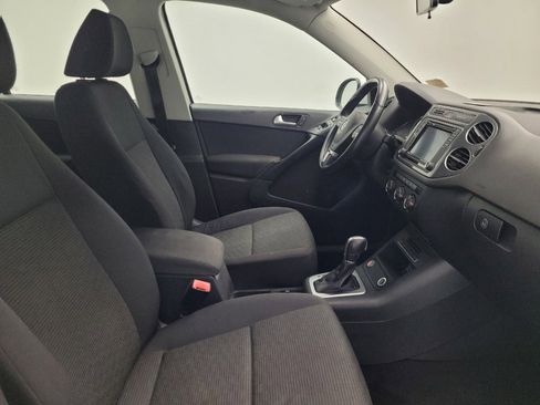 Used 2018 Volkswagen Tiguan Limited w/ Premium Package image 21