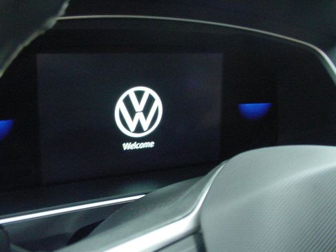 Used 2022 Volkswagen Tiguan SE image 6