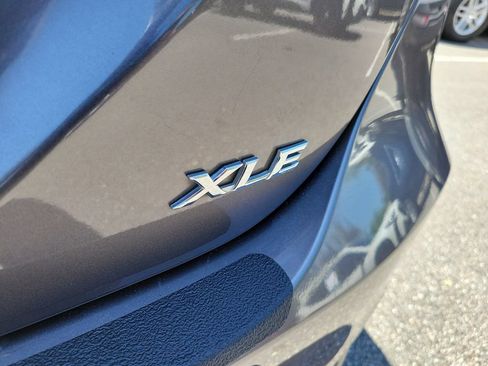 Used 2019 Toyota Camry XLE FWD image 9