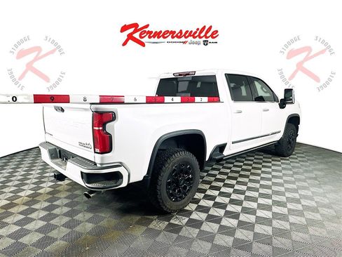 Used 2024 Chevrolet Silverado 3500 High Country w/ High Country Premium Package image 7